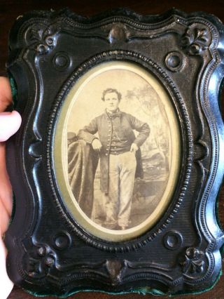 Antique Portrait Of Unknown Civil War Union Soldier,  In Unique Green Velvet Case