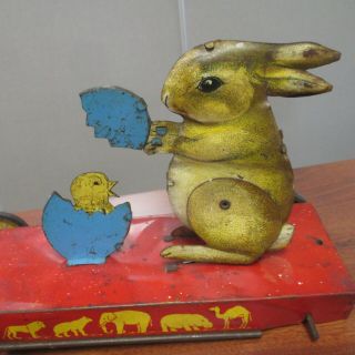 RARE ANTIQUE Vintage WOLVERINE TIN SANDY ANDY EASTER RABBIT BUNNY CHICK PULL TOY 9