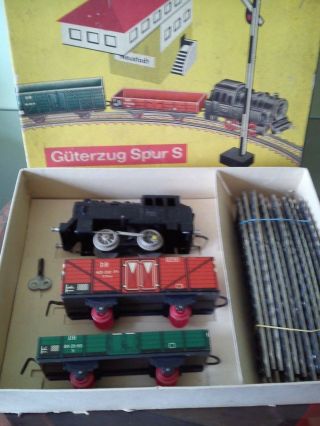Old Bakelitis And Tin Toy Train With Key Made In Gdr