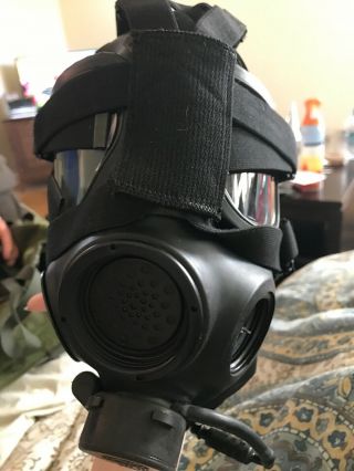 Us Military M - 40 Gas Mask W/ Carrier And Accessories,  Size M/l With Canister