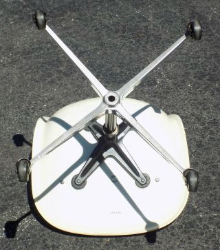 Vintage 60 ' s Charles Eames Herman Miller PSCC - 4 Fiberglass Shell Chair 11