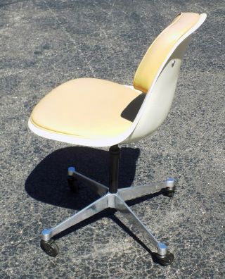Vintage 60 ' s Charles Eames Herman Miller PSCC - 4 Fiberglass Shell Chair 3