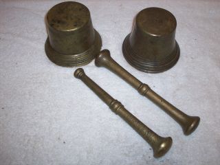 TWO VERY EARLY ANTIQUE CAST BRASS MORTAR & PESTLE ' S 3