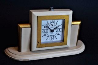 Attractive 1930s French Art Deco Hollywood Style Mantle Clock