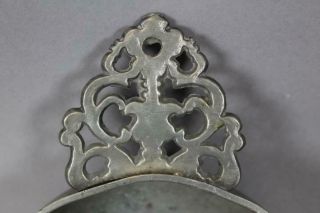 18TH C PEWTER PORRINGER WITH A FULLY DEVELOPED CUT AND DECORATED HANDLE 3