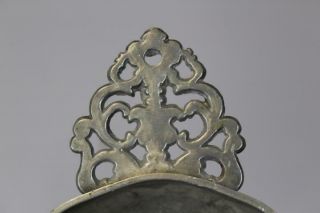 18TH C PEWTER PORRINGER WITH A FULLY DEVELOPED CUT AND DECORATED HANDLE 4