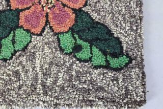 RARE FOLK ART 19TH C WOOL HOOKED RUG WITH A BOLD FLORAL DESIGN AND GREAT COLORS 4