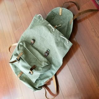 Swiss salt and pepper rucksack Leather Pouch And Straps 2
