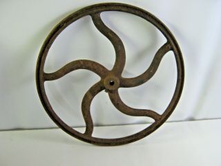 ANTIQUE HAND CRANK CAST IRON CURVED SPOKE 18 