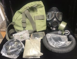 Us Military M40 Gas Mask W/ Bag,  Accessories Size M/l
