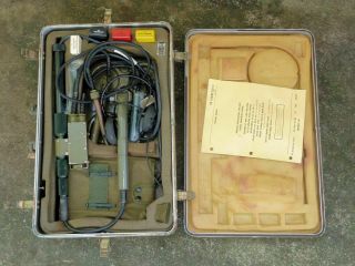 Mine/metal Detector Vietnam War Era Solid - State Hard Case Vp200 Vintage