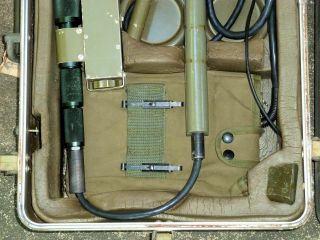 Mine/Metal Detector Vietnam War Era Solid - State Hard Case VP200 Vintage 4
