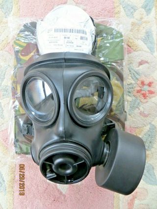 2004 British Army S10 Gas Mask (size 2),  2 Filters (1 Vac.  Wrapped) & Haversack