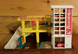 Vintage Fisher Price Little People Parking Ramp Service Center Garage 1970 