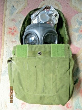2005 British Army Fm12 Gas Mask Size 2,  2 Filters (1 Foil Wrapped) & Haversack