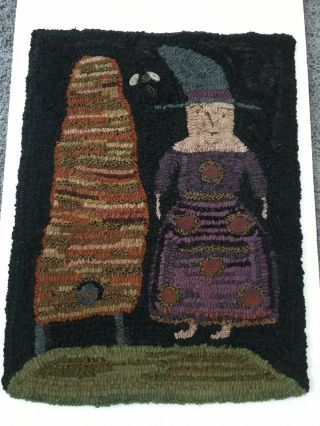Primitive Wool Hooked Rug / Handmade By Notforgotten Farm - " Bee Witched "