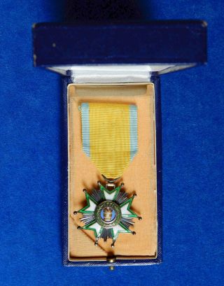 Iran.  Persia.  Order Of The Crown 5th Class.  Medal.  Orden
