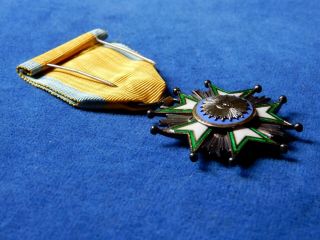 IRAN.  PERSIA.  ORDER OF THE CROWN 5TH CLASS.  MEDAL.  ORDEN 9