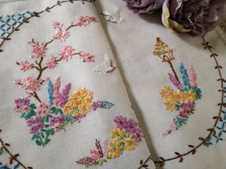 Exquisite Vtg Hand Embroidered Irish Linen Traycloth English Country Garden