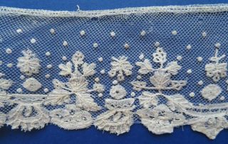 A Total Of 86 " (218cm) Of Victorian Brussels Applique Lace In Three Lengths