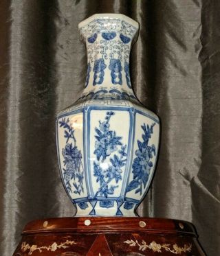 Antique/Vintage Hand Painted Blue And White Chinese Vase 6