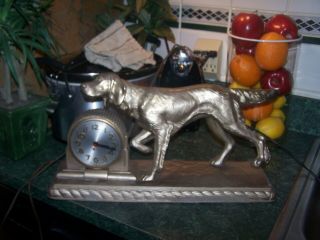 Vintage Sessions Mantle Pointer Hound Dog Clock Electric