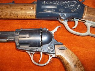 JOHNNY EAGLE RED RIVER GUN SET (RIFLE & PISTOL) CIRCA 1960 ' S 8