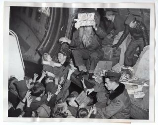 1948 Christmas Berlin Blockade 313th Troop Carrier Group News Photo
