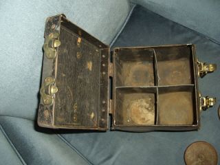 ANTIQUE 2LB SCALE WEIGHTS in VERY OLD TRUNK STYLE METAL & WOOD CARRY CASE 3