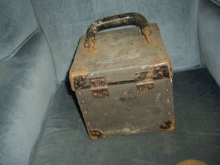 ANTIQUE 2LB SCALE WEIGHTS in VERY OLD TRUNK STYLE METAL & WOOD CARRY CASE 5