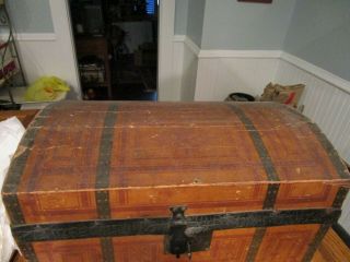Antique hump back doll trunk. 8