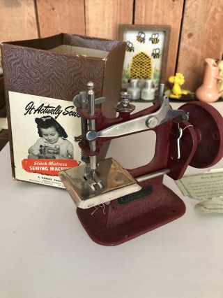 Vintage Childs Sewing Machine Stitch Mistress In Orig Box