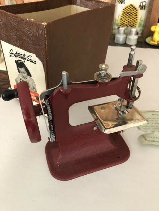 Vintage Childs Sewing Machine Stitch Mistress in Orig Box 4