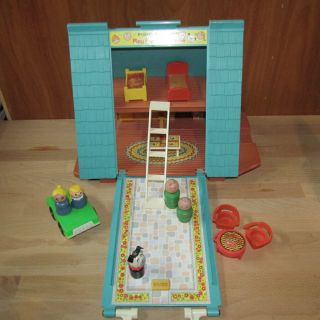 Vintage Fisher Price Little People A Frame Bbq Beds Table Car Mom Dad Boy Girl