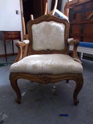 Stunning Walnut Victorian Style Parlor Chair With Detail