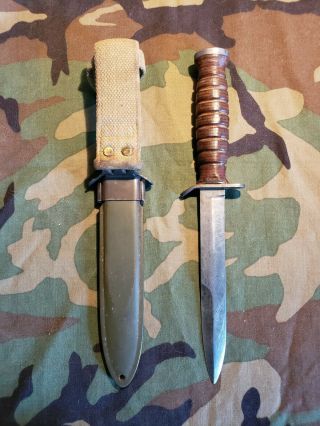 WW2 WWII US M3 Imperial Fighting Knife with US M8 B.  M.  CO.  Scabbard 2