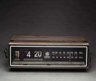 Vintage General Electric Model 7 - 4305f Am/fm Alarm Flip Clock Ge Great