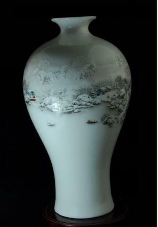 Chinese Old Hand - Made Famille Rose Porcelain Hand Painted Snow Scene Vase C01