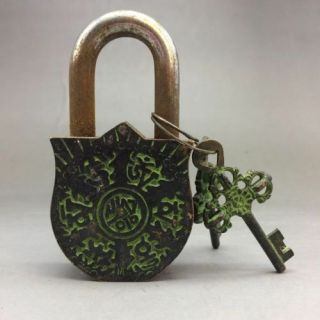 Rare Chinese old brass sculpture is the image of the locks and keys 2