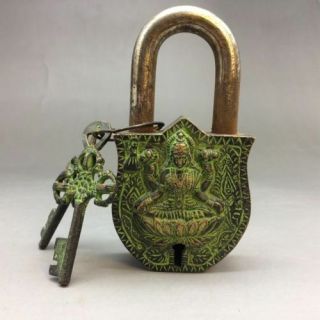 Rare Chinese old brass sculpture is the image of the locks and keys 3