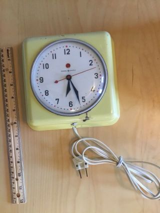 Vintage Yellow Kitchen General Electric Wall Clock Model 2h 08