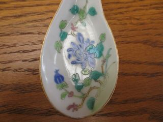 EXCLNT ANTIQUE CHINESE PORCELAIN SPOON LILY IRIS NYONYAWARE STRAITS PERANAKAN L8 4