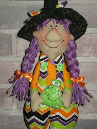Primitive Hc Standing Halloween Witch W/ Frog Shelf Sitter Ornie Tuck