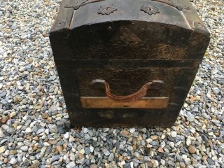 Antique Wood & Decorative Metal Steamer Trunk Chest 30” L x 15 1/2” W x 18” H 4