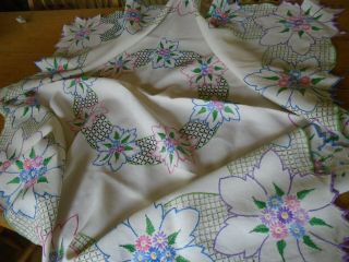 Stunning Vintage Hand Embroidered Irish Linen Tablecloth - Loads Of Detail
