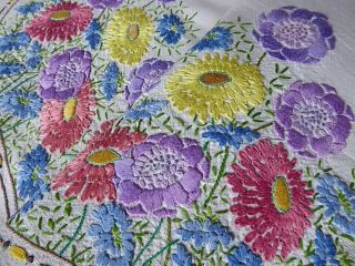 VINTAGE HAND EMBROIDERED TABLECLOTH - STUNNING FLOWER CIRCLE - SO 2