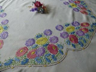 VINTAGE HAND EMBROIDERED TABLECLOTH - STUNNING FLOWER CIRCLE - SO 7