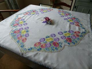 VINTAGE HAND EMBROIDERED TABLECLOTH - STUNNING FLOWER CIRCLE - SO 8