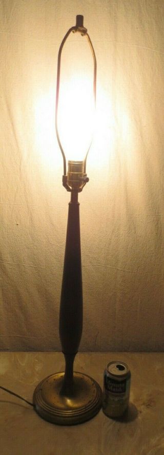 VINTAGE MID - CENTURY RETRO ATOMIC LAUREL WALNUT AND BRASS TABLE LAMP 3