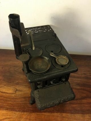 Vintage Crescent Cast Iron Miniature Salesmans Sample Cook Stove W Accessories 7